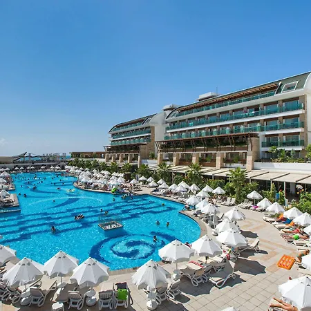 Crystal Waterworld & Resort 5*