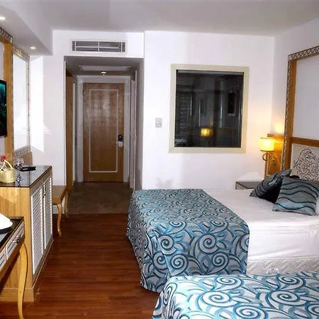 Üdülőközpont Crystal Waterworld & 5*